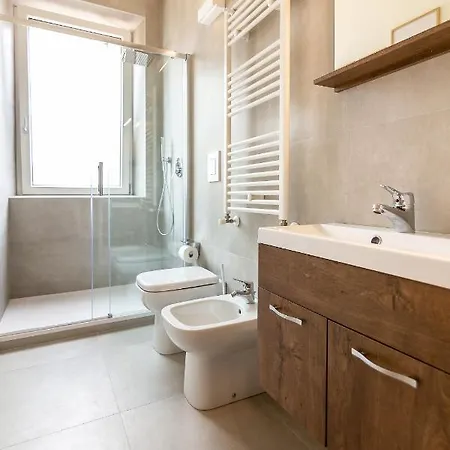 Leone Apartment *